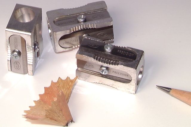KUM METAL SHARPENER 2-SPARE BLADES